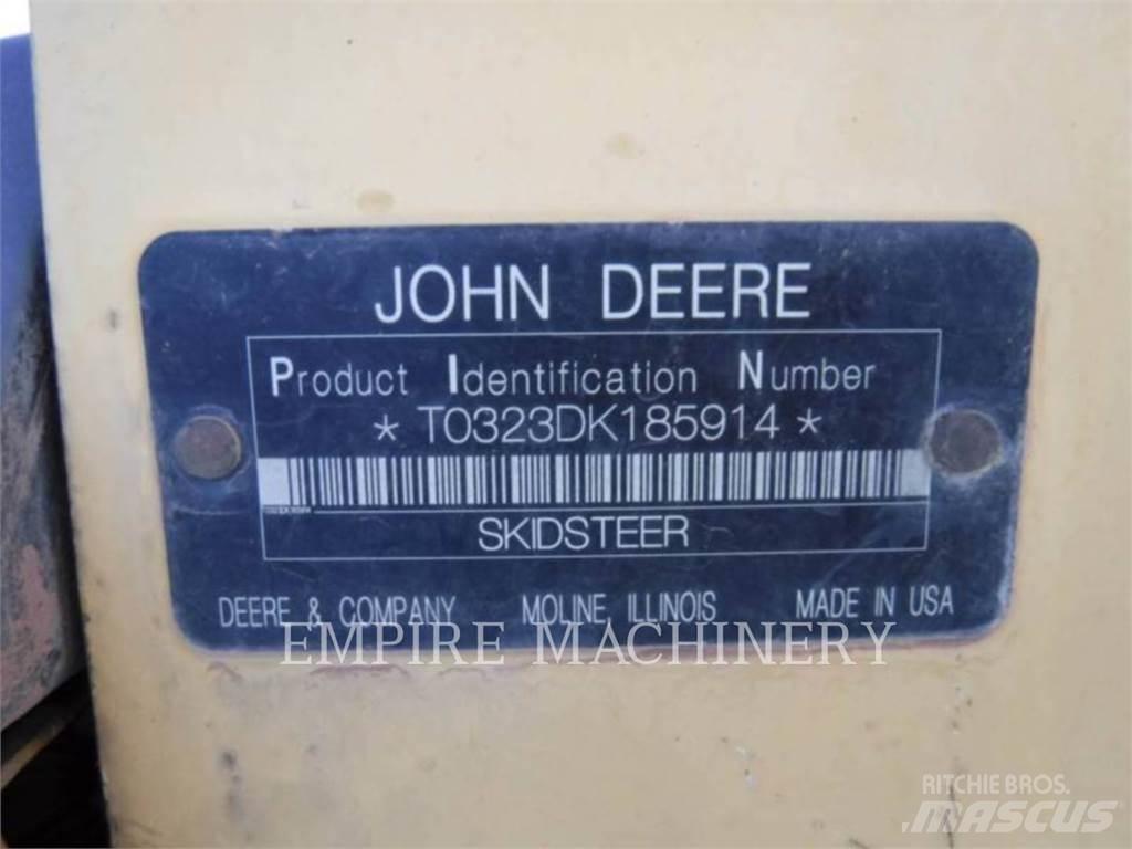 John Deere 323D スキッドステアローダー