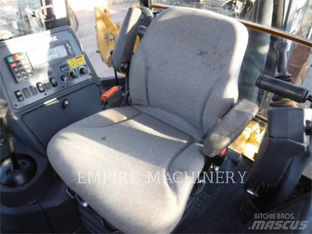 John Deere 410L バックホーローダー