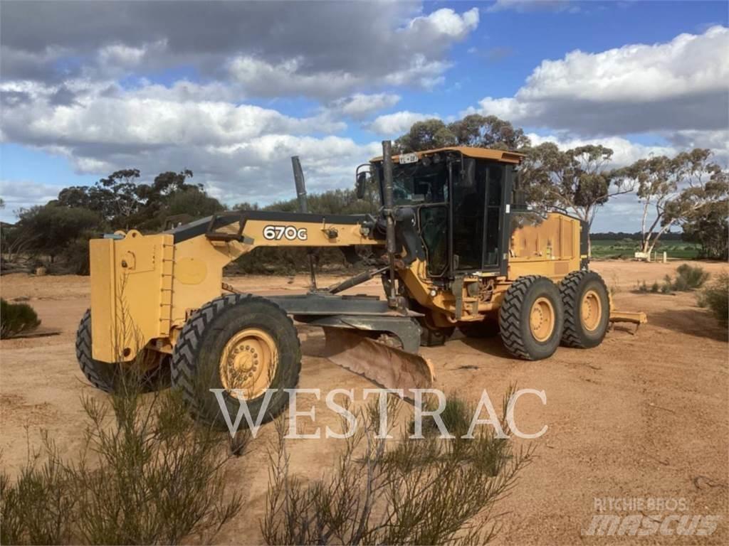 John Deere 670G モーターグレーダー