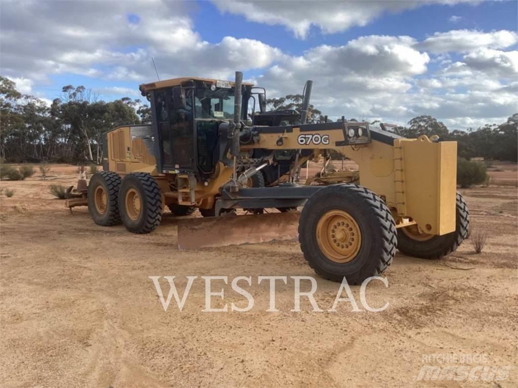 John Deere 670G モーターグレーダー