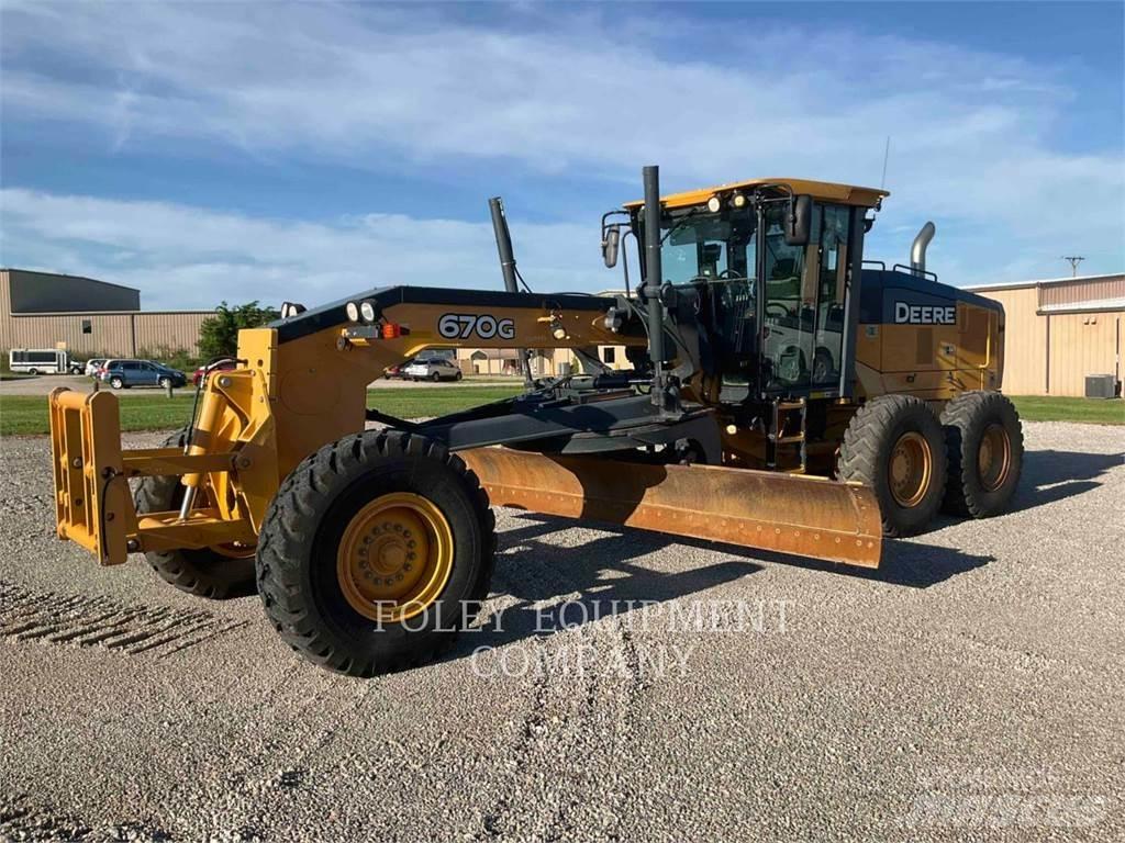John Deere 670G モーターグレーダー