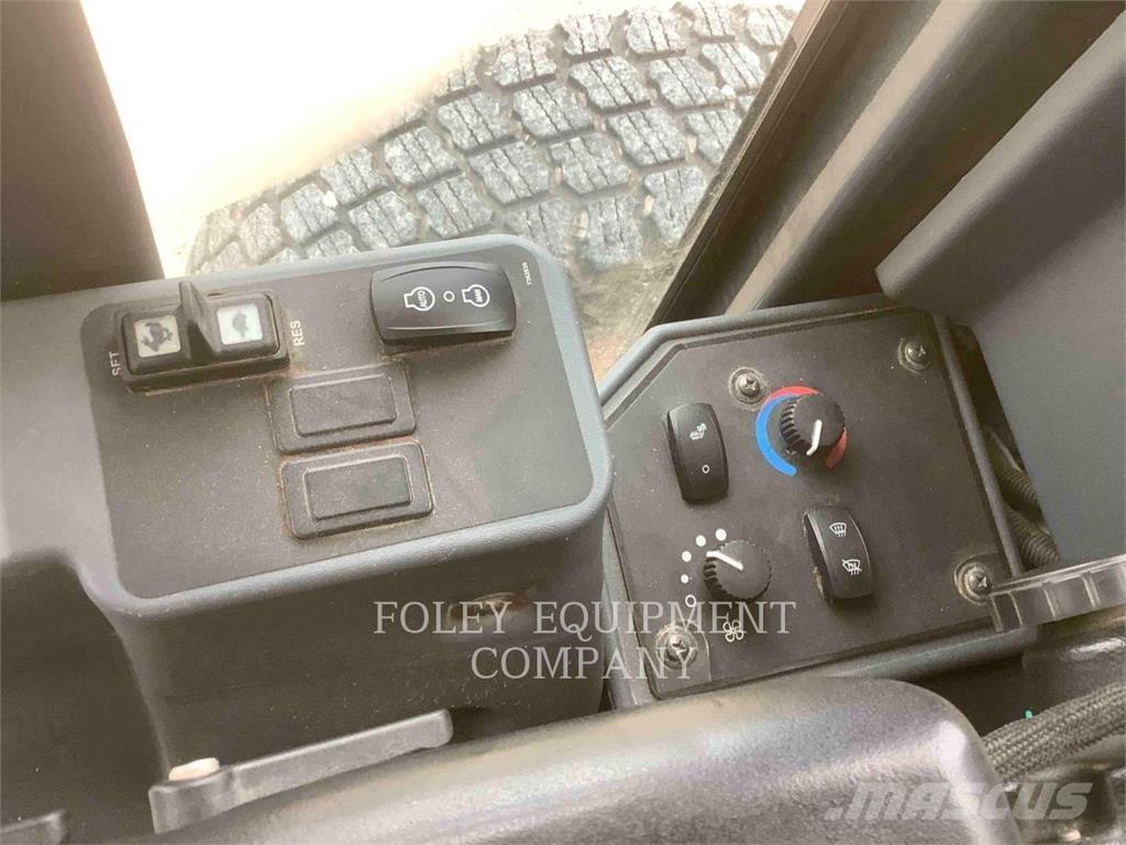 John Deere 670GP モーターグレーダー