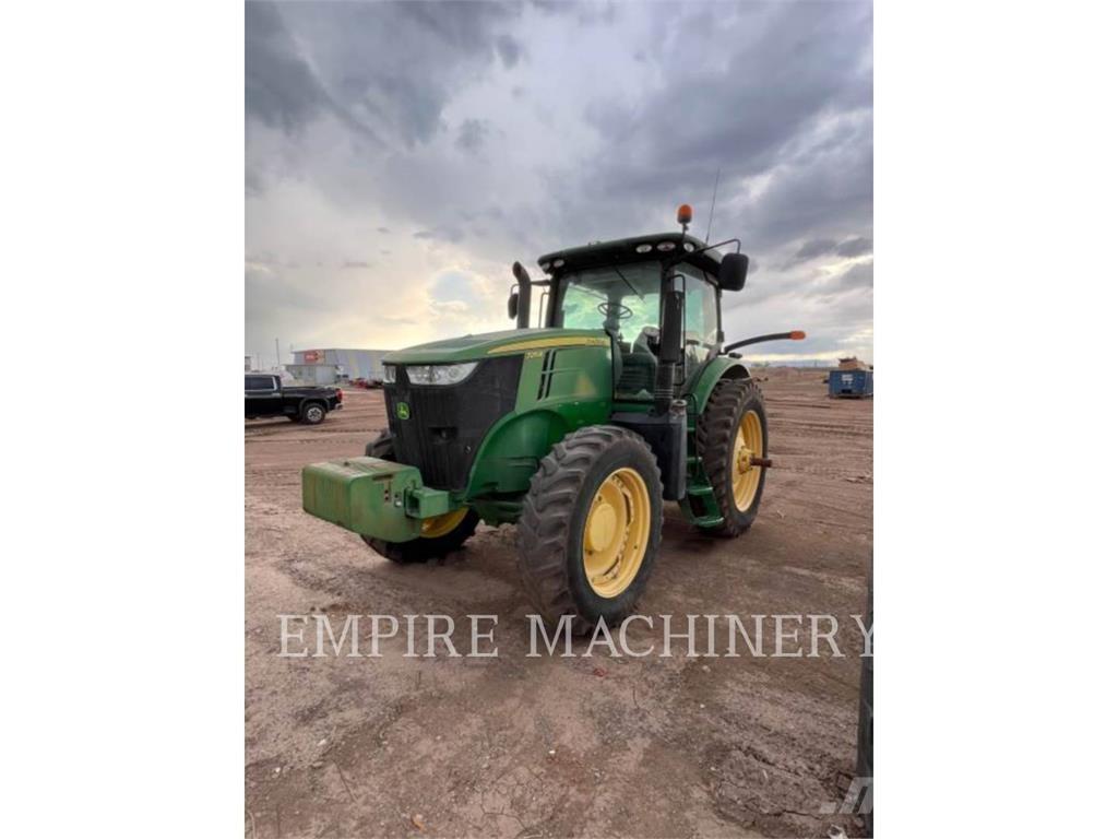 John Deere 7215R トラクター