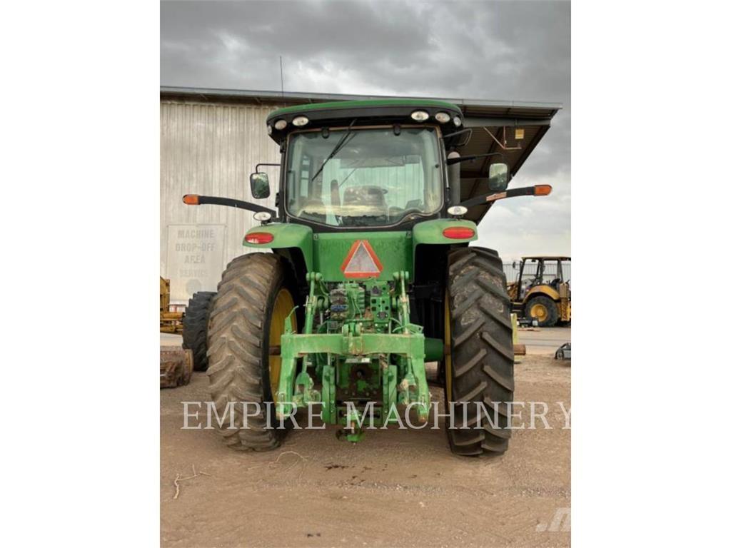 John Deere 7215R トラクター