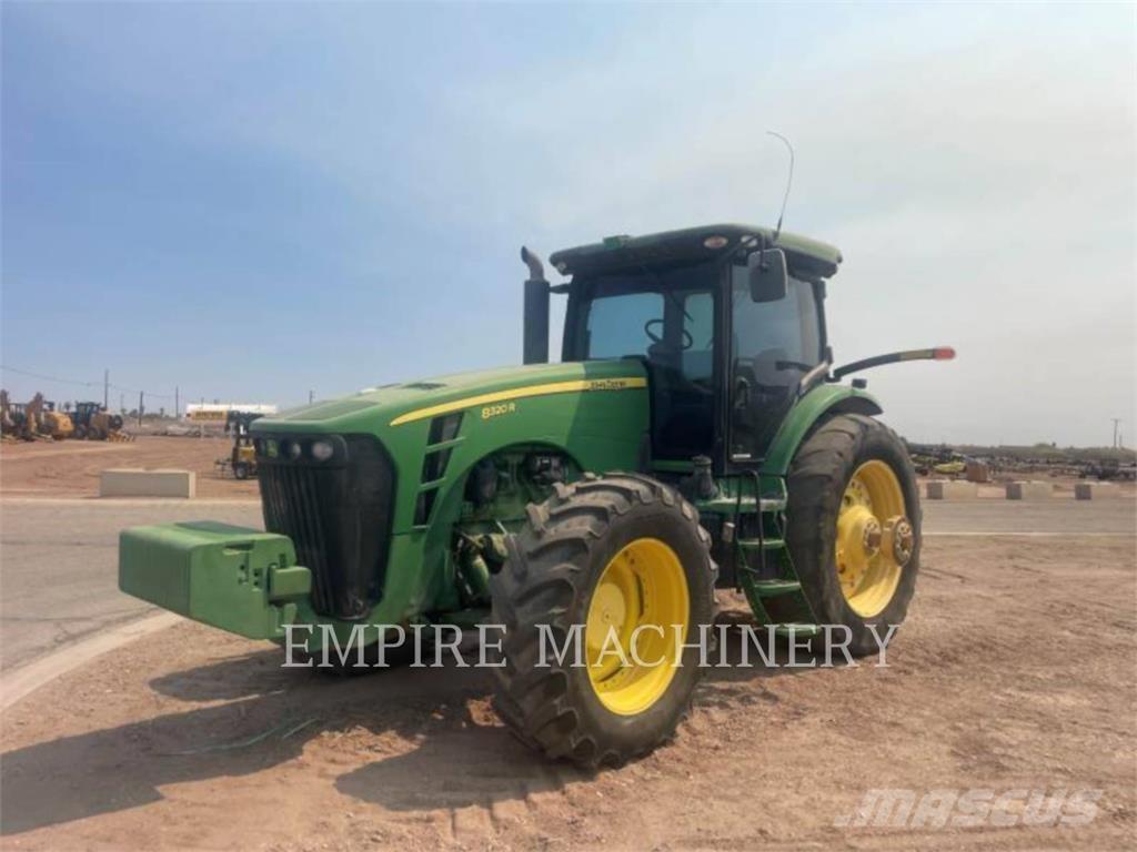 John Deere 8320R トラクター