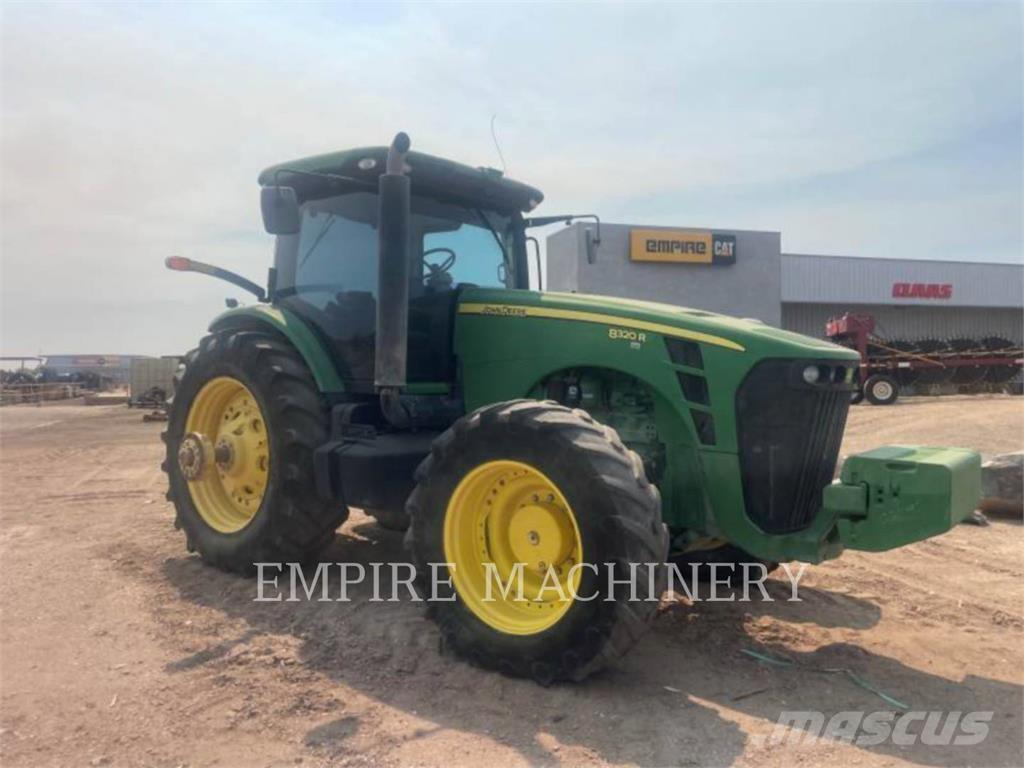 John Deere 8320R トラクター