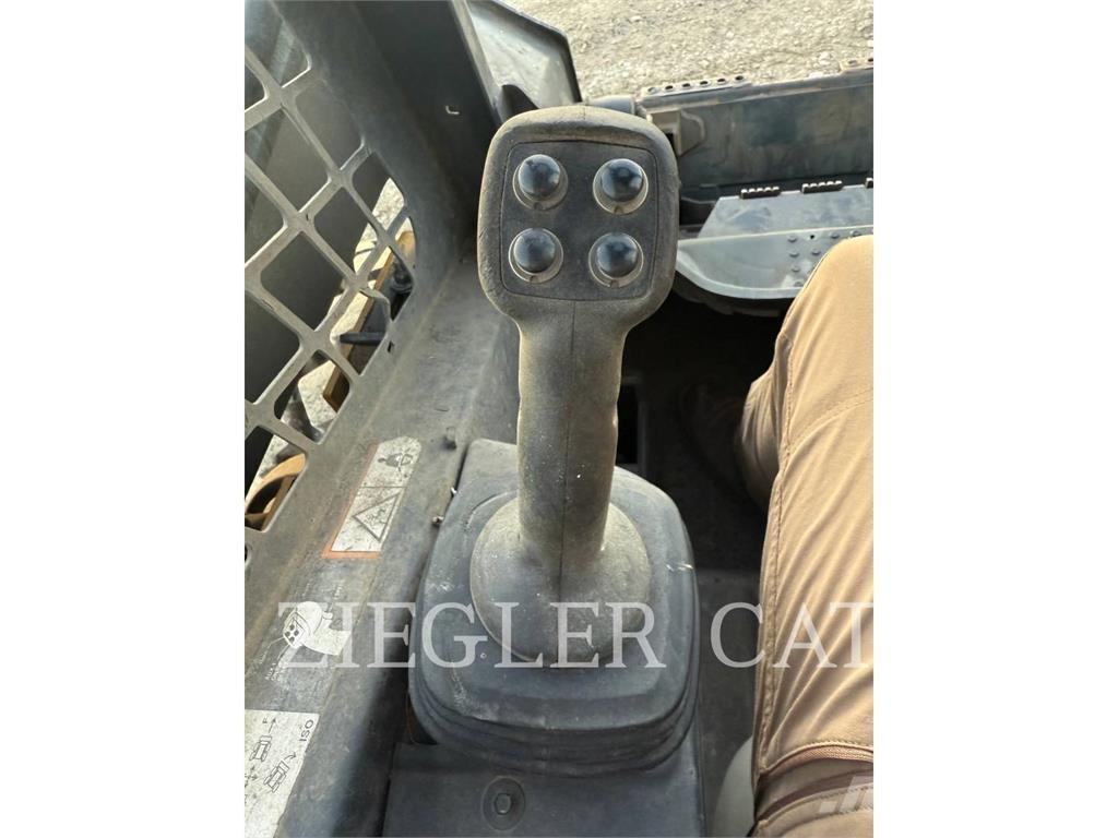 John Deere & CO. 320 D スキッドステアローダー