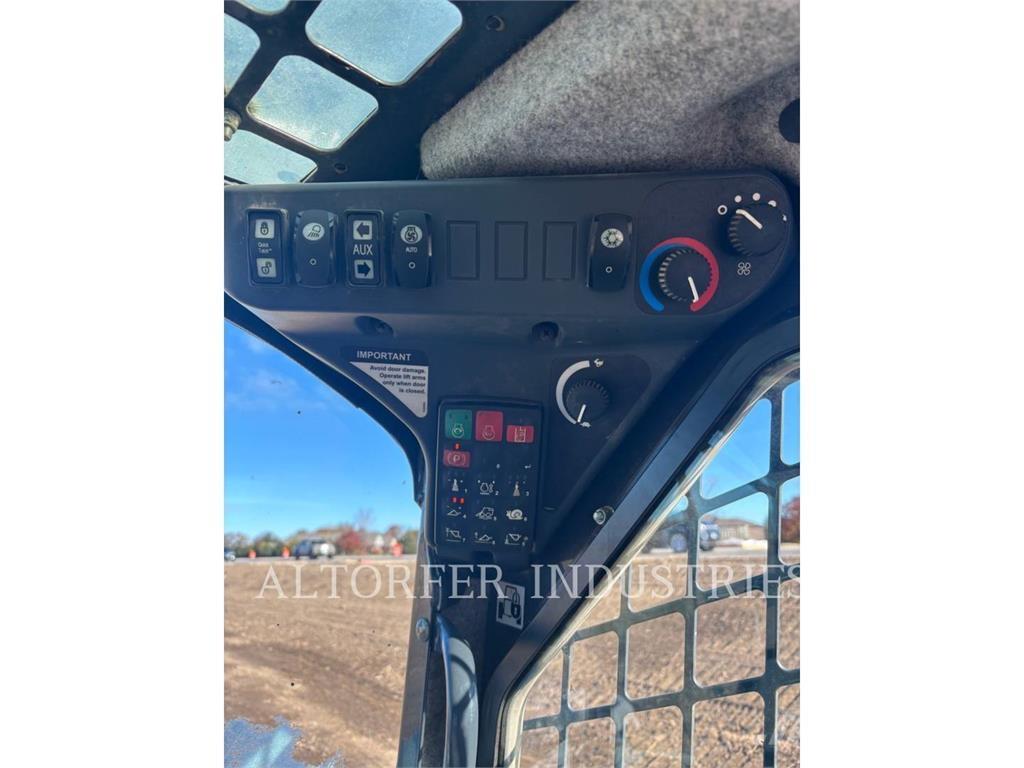 John Deere & CO. 323E スキッドステアローダー