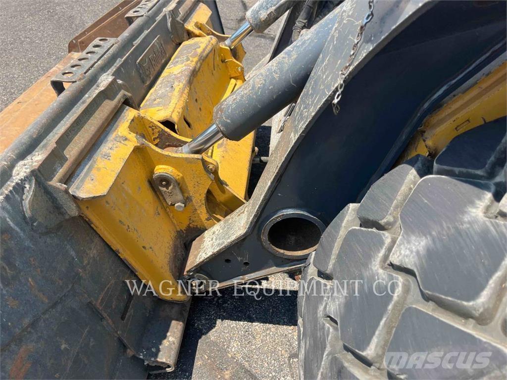 John Deere & CO. 324G スキッドステアローダー