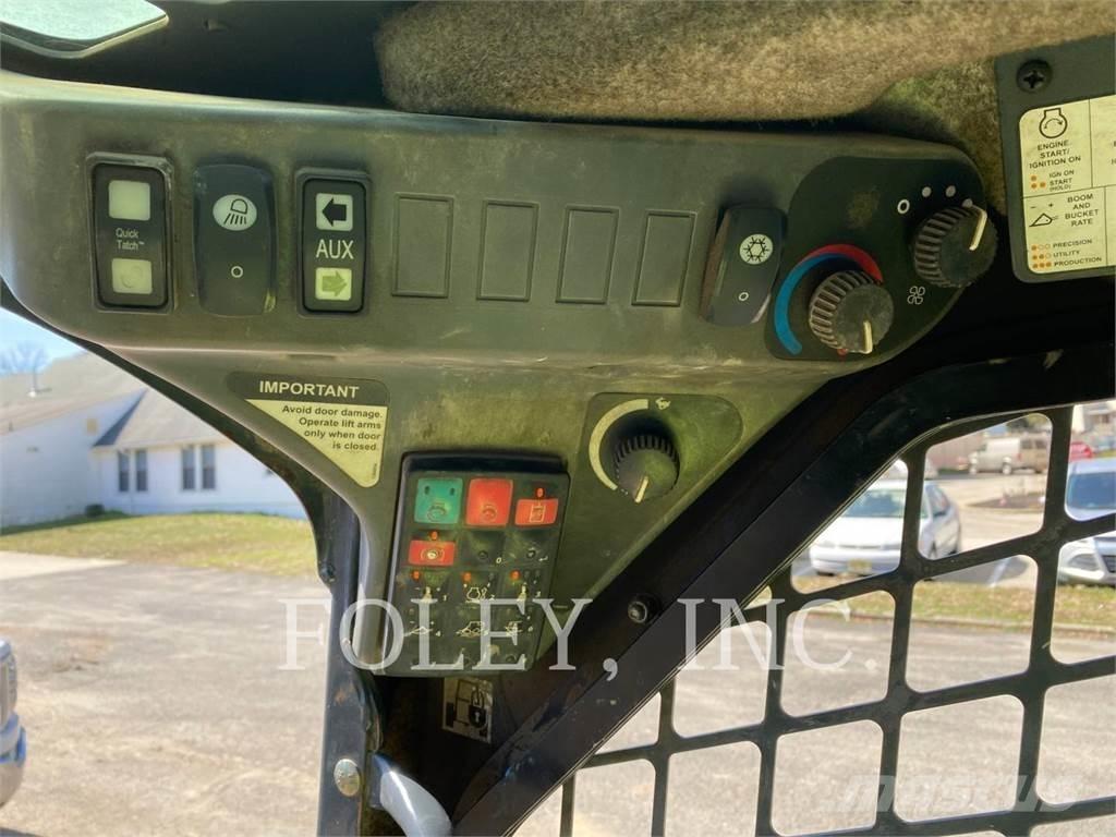 John Deere & CO. 330G スキッドステアローダー