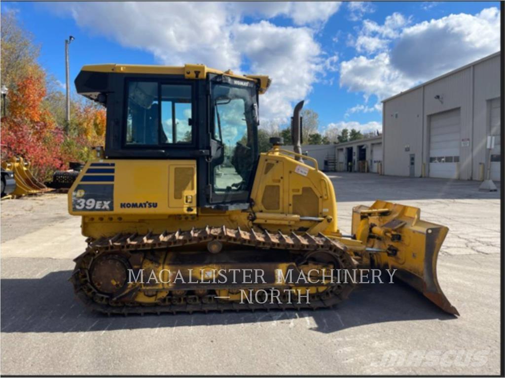 Komatsu D39EX-24 ブルドーザー