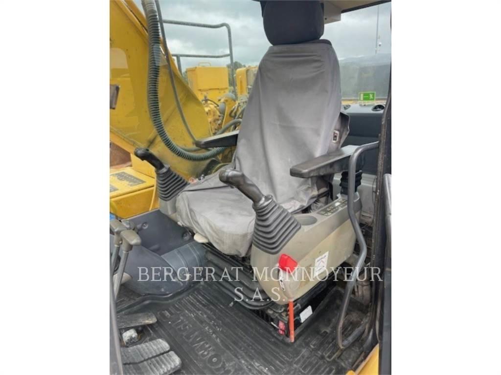 Komatsu HB215 大型油圧ショベル12t以上（パワーショベル・ユンボ）