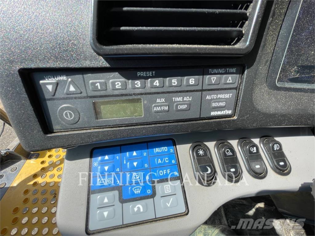 Komatsu HD605-8 アーティキュレート式ダンプトラック