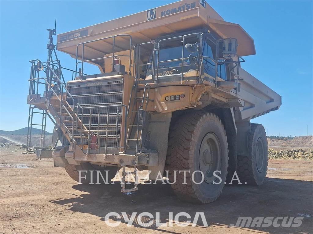 Komatsu HD785-8 アーティキュレート式ダンプトラック