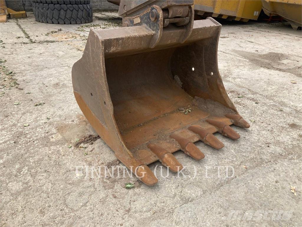 Komatsu PC210-11E0 大型油圧ショベル12t以上（パワーショベル・ユンボ）