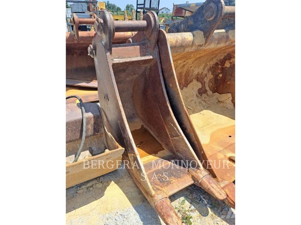 Komatsu PC210LC 大型油圧ショベル12t以上（パワーショベル・ユンボ）
