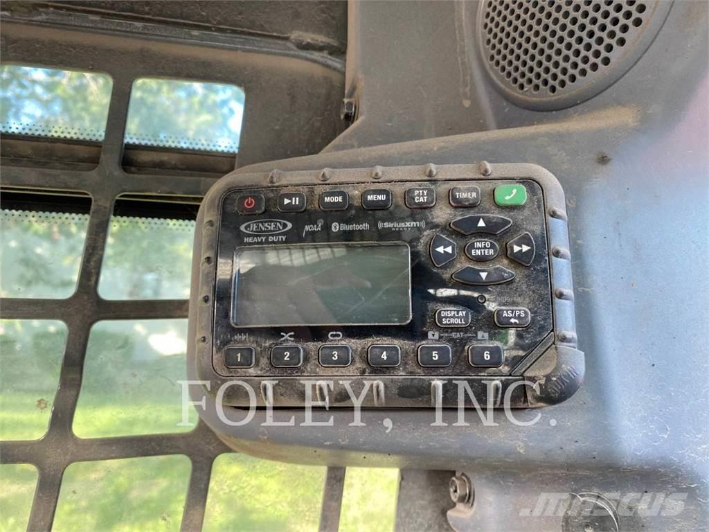 Kubota SSV75 スキッドステアローダー