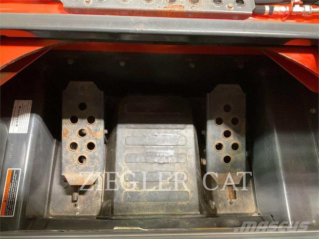 Kubota SSV75 スキッドステアローダー