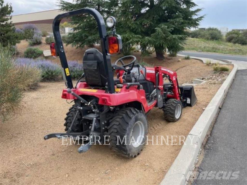 Massey Ferguson GC1725M トラクター