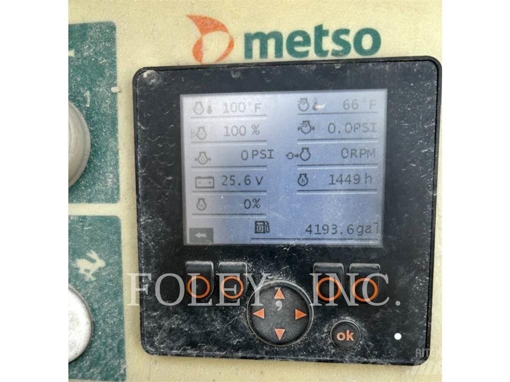Metso ST2.8 自走式スクリーン