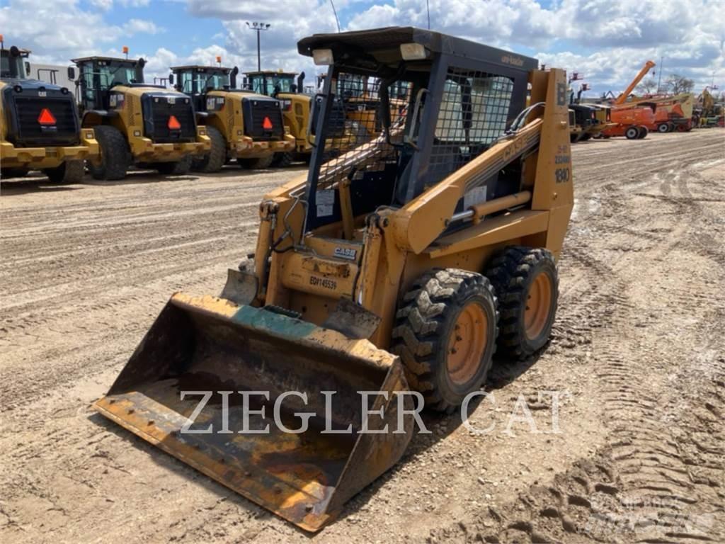 New Holland 1840 スキッドステアローダー