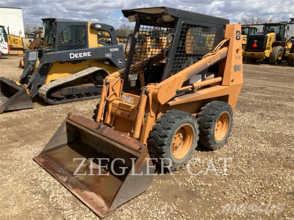 New Holland 1840 スキッドステアローダー