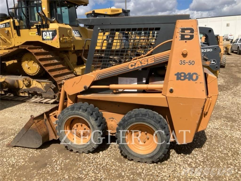 New Holland 1840 スキッドステアローダー