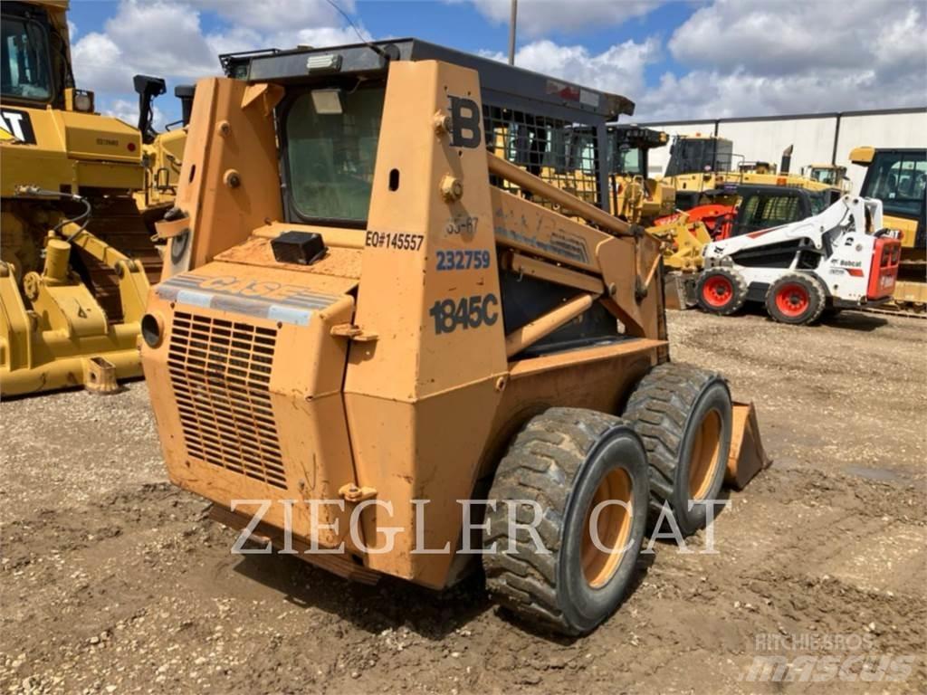 New Holland 1845 スキッドステアローダー