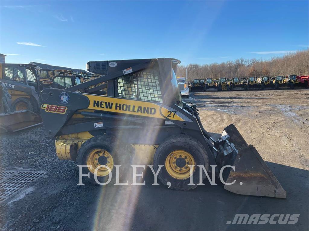 New Holland L185 スキッドステアローダー