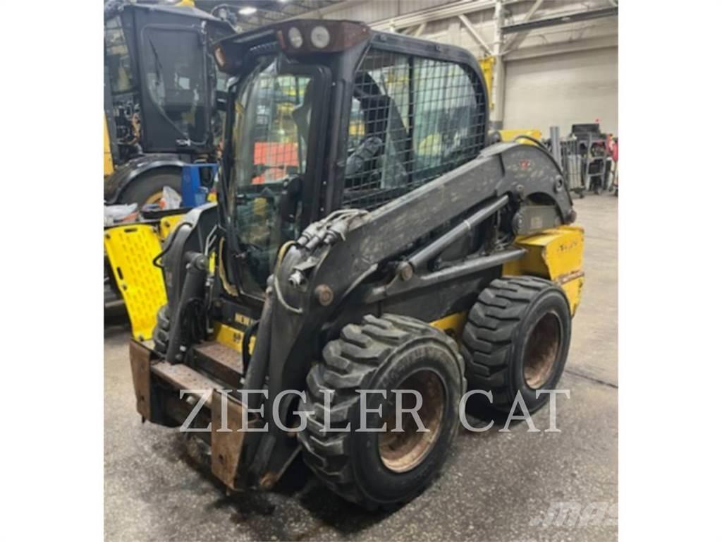 New Holland L220 スキッドステアローダー