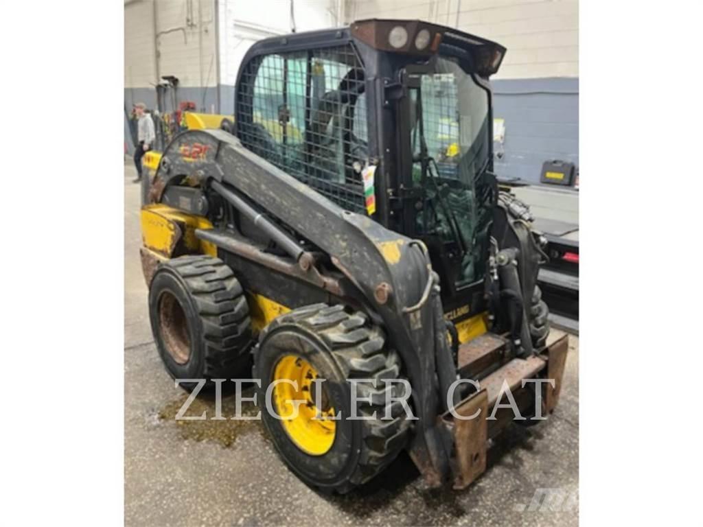 New Holland L220 スキッドステアローダー