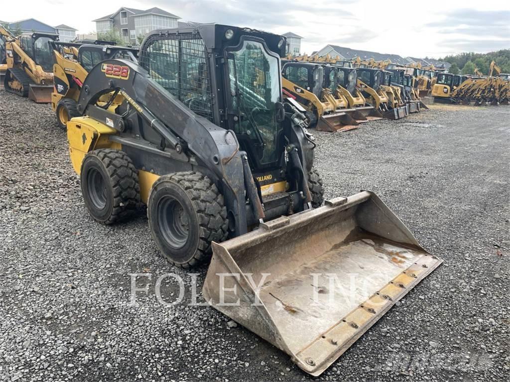 New Holland L228 スキッドステアローダー