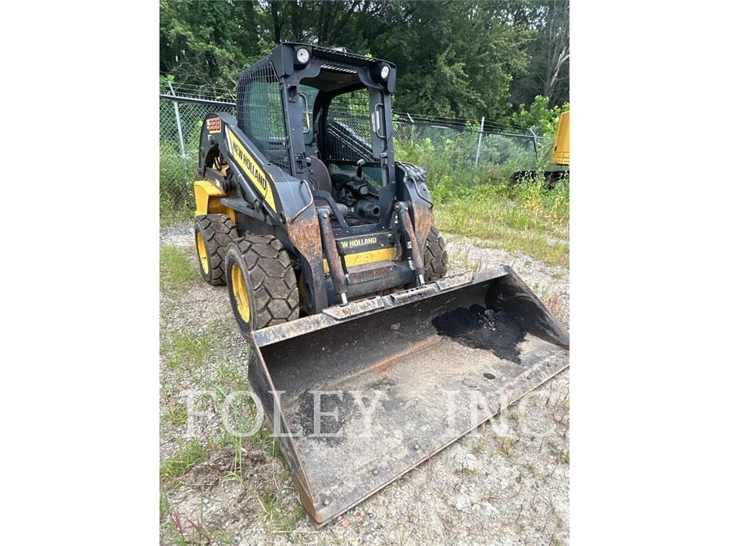 New Holland L228 スキッドステアローダー