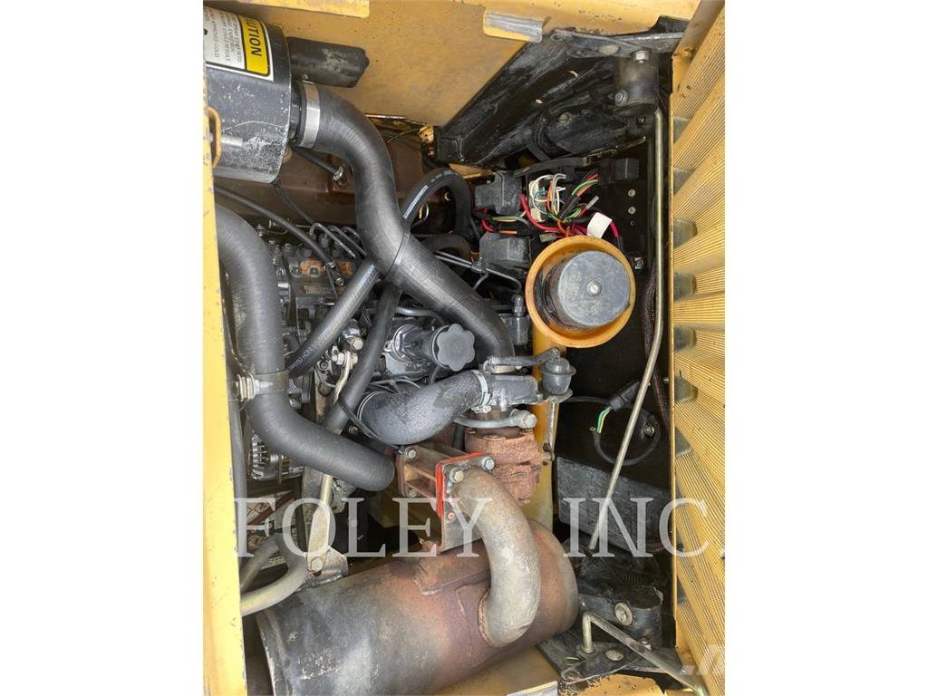 New Holland LX665 スキッドステアローダー