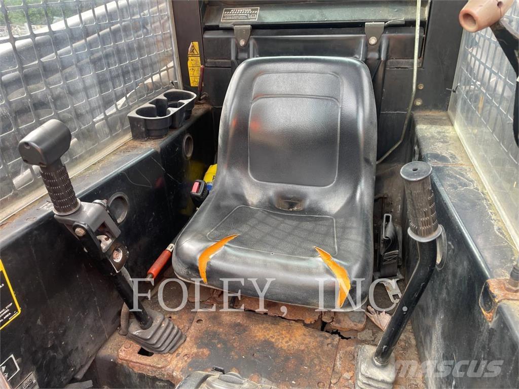 New Holland LX885 スキッドステアローダー