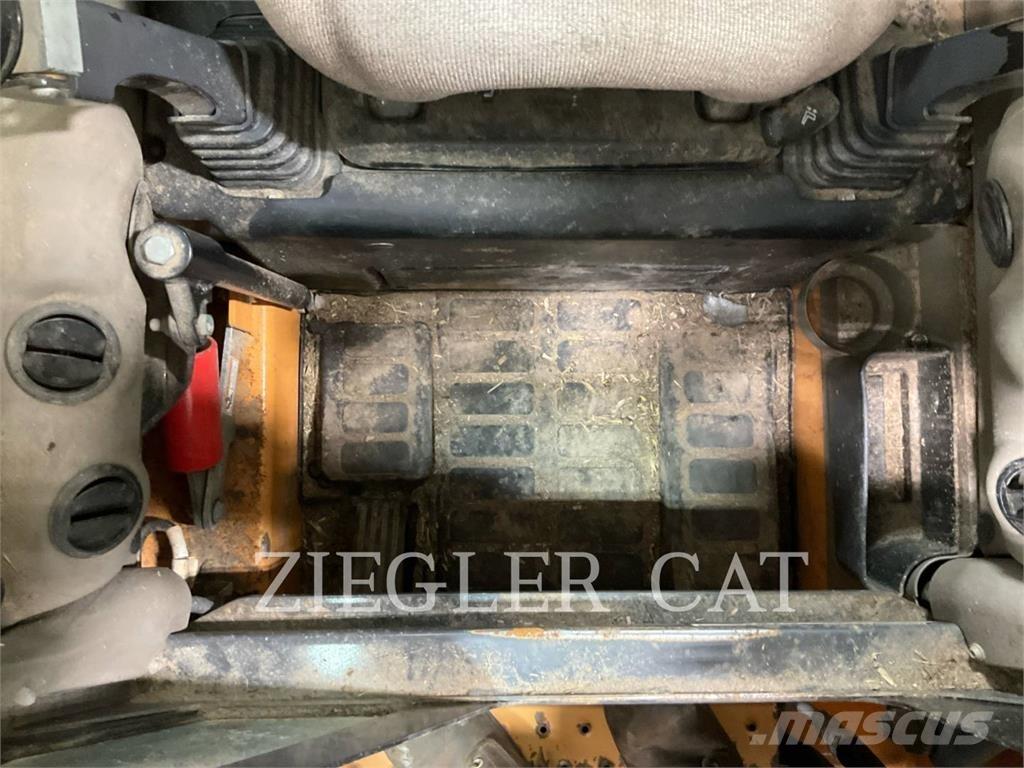 New Holland SR210 スキッドステアローダー