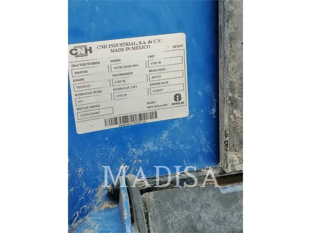 New Holland TB120 トラクター