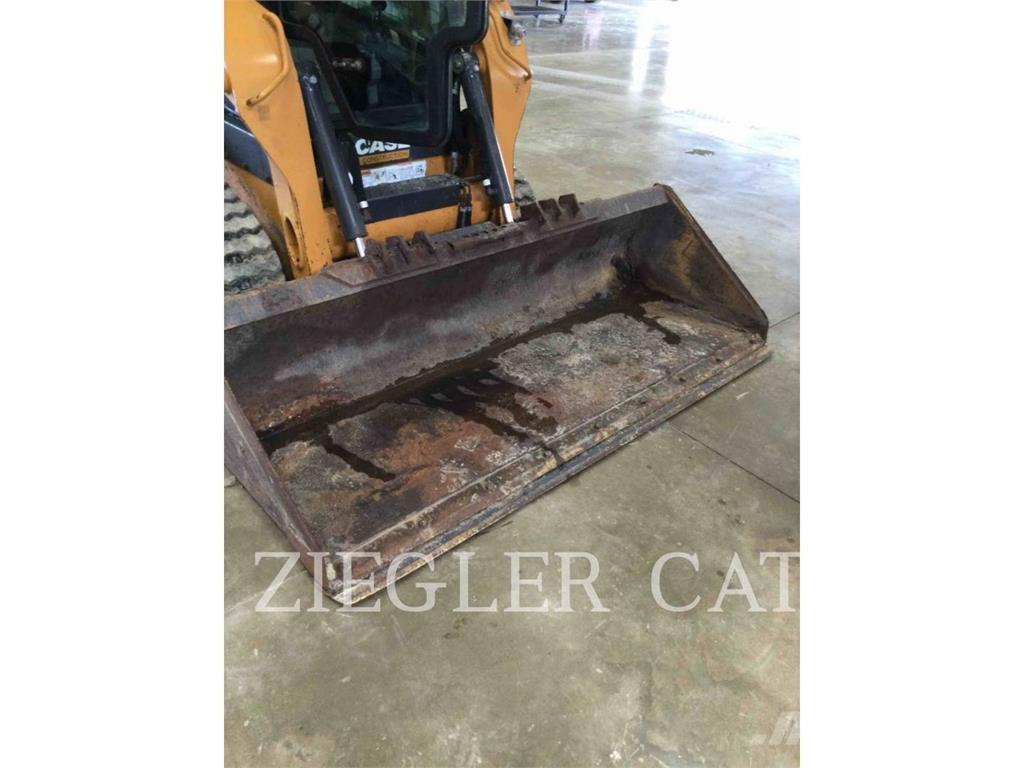 New Holland TR270B クローラーローダー