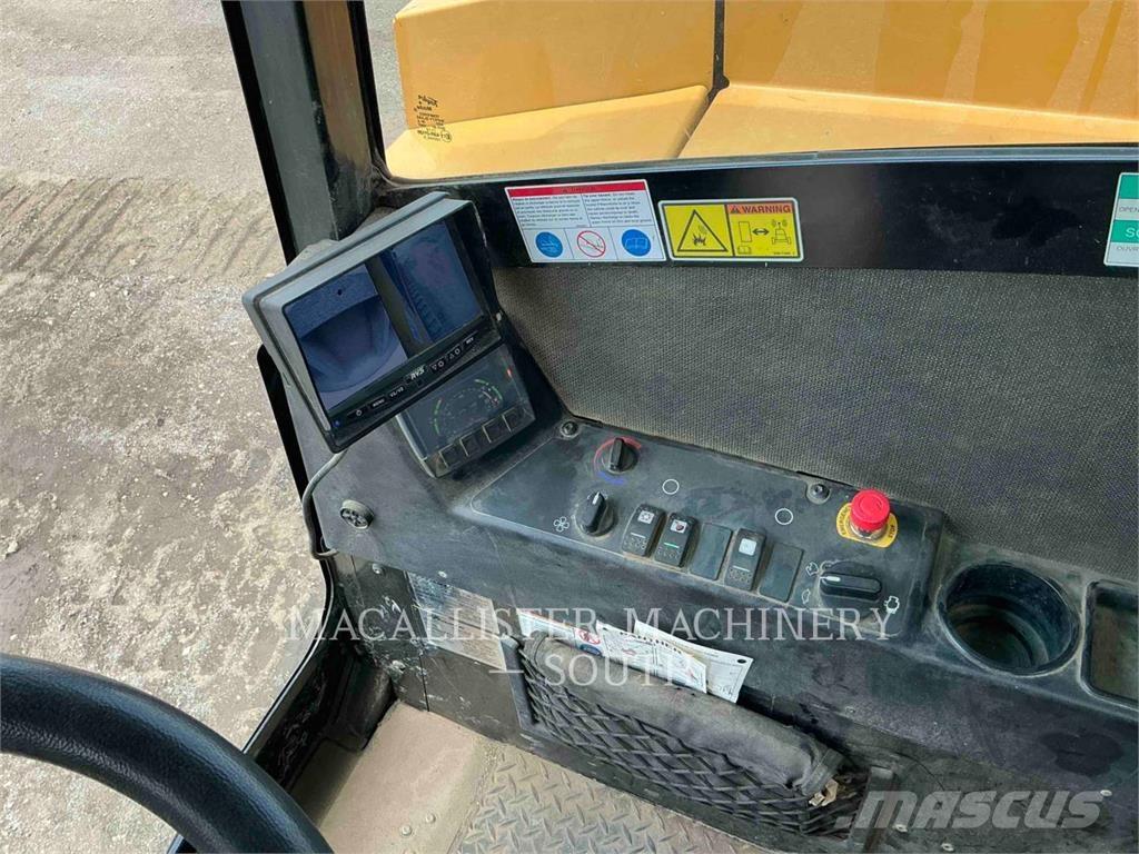 Prinoth T14R アーティキュレート式ダンプトラック