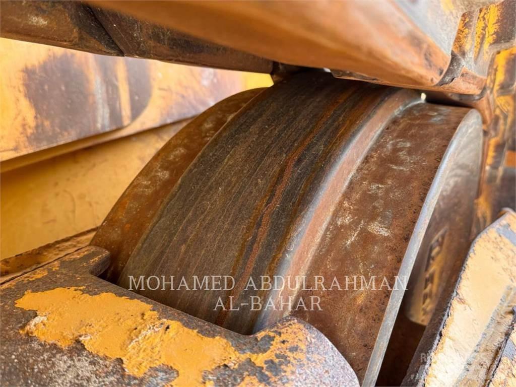 SEM MACHINERY SEM832 ブルドーザー
