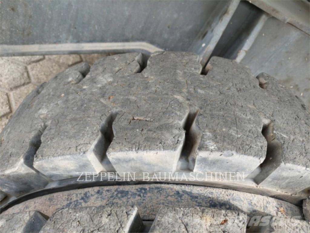 Sennebogen 818 解体油圧ショベル