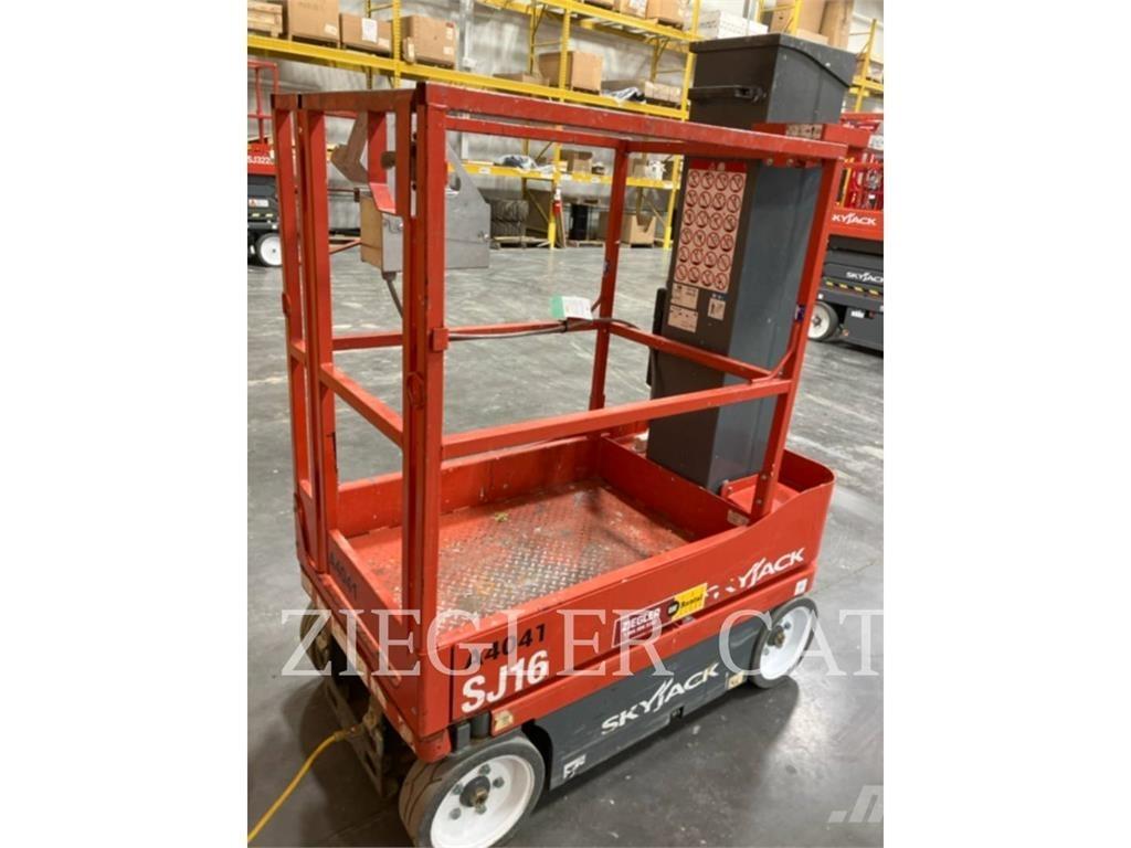 Skyjack SJ16 シザースリフト
