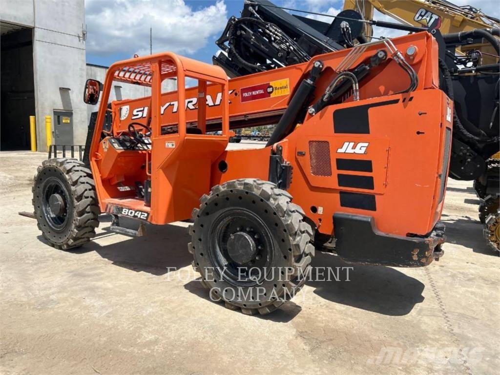 SkyTrak 8042O テレスコーピックハンドラー