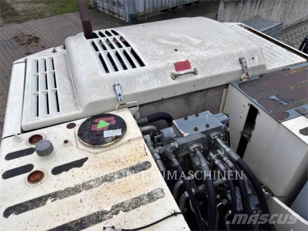 Terex TC225LC 大型油圧ショベル12t以上（パワーショベル・ユンボ）