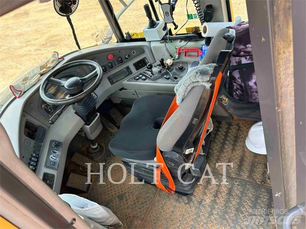 Volvo A45 アーティキュレート式ダンプトラック