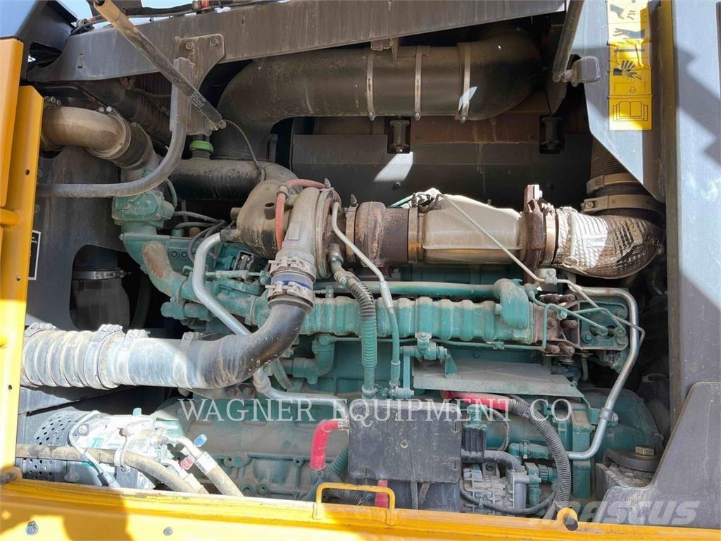Volvo G946B モーターグレーダー