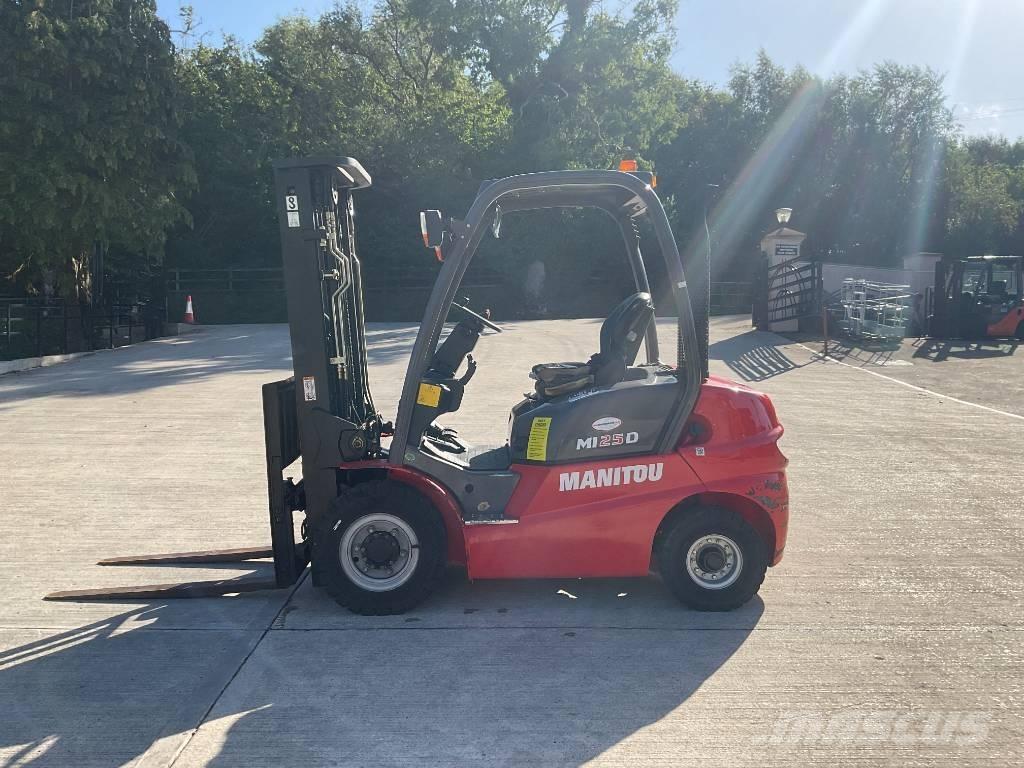 Manitou MI 25 G テレスコーピックハンドラー