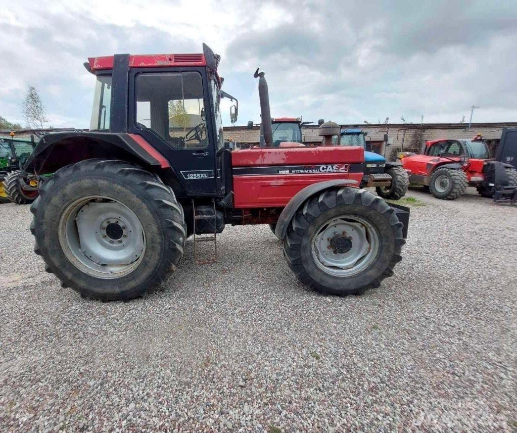 Case IH 1255 XL トラクター