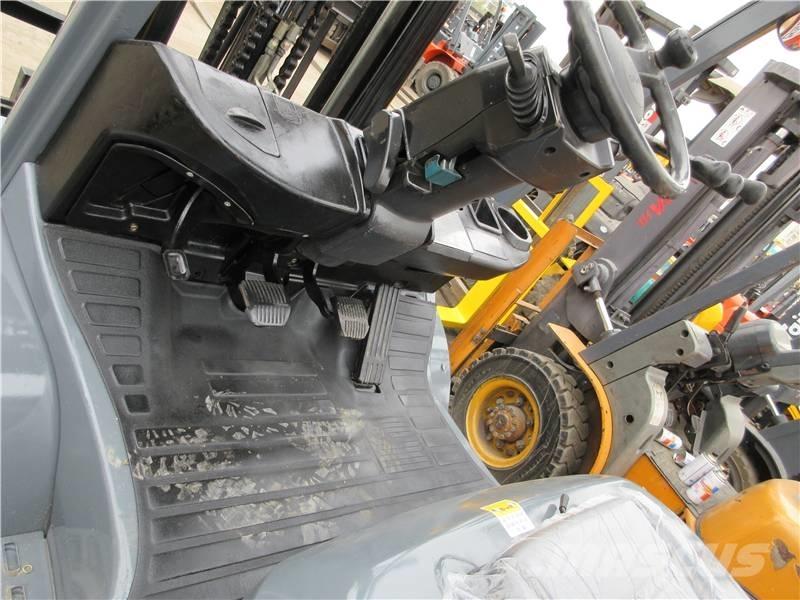 Toyota FD 30 ディーゼル・軽油