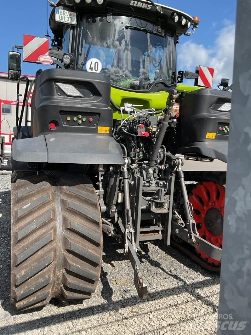 CLAAS Axion 960 TT クローラクレーン